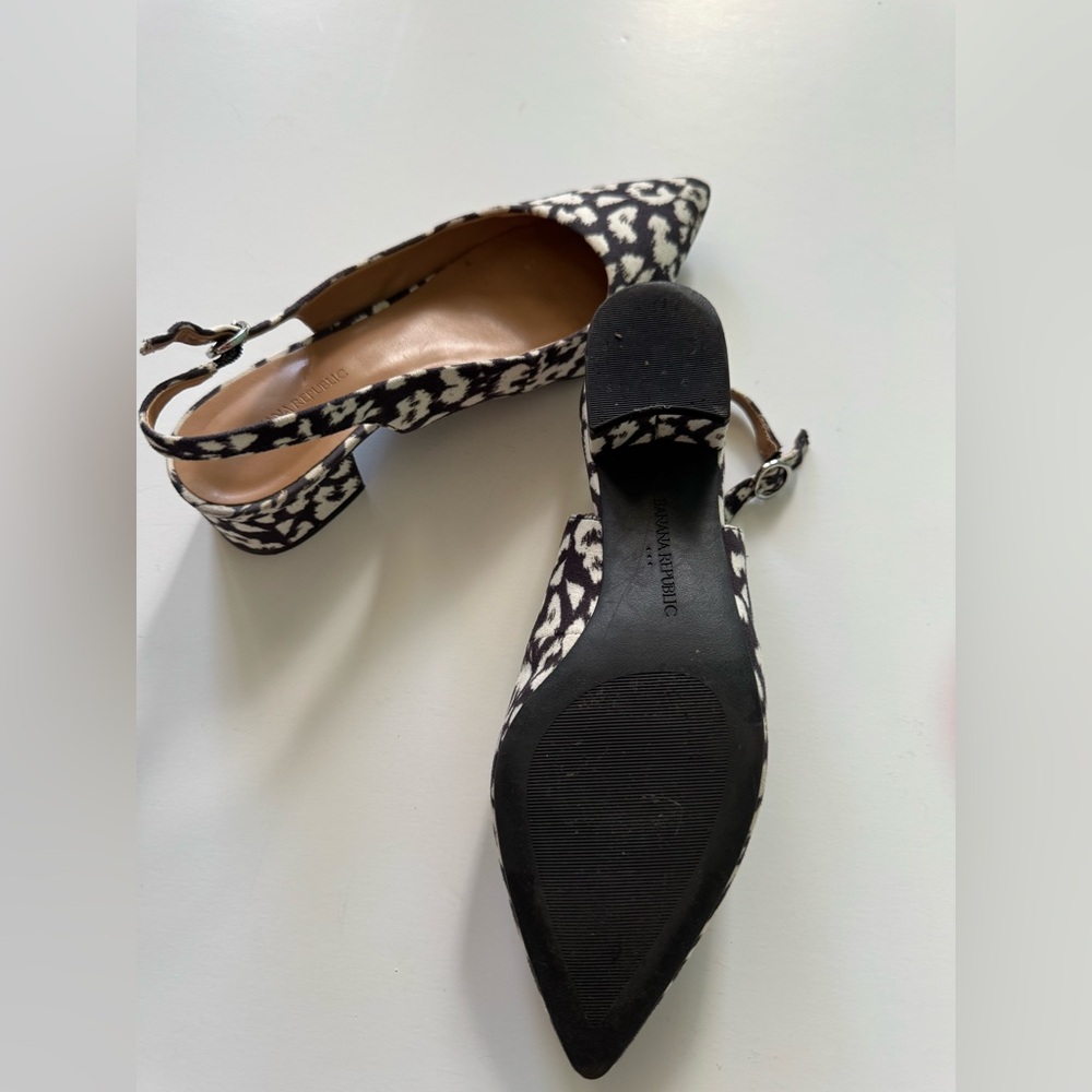 Banana republic sling back shoes, 6, black/white, 1 1/2” chunky heel NWOT - Picture 6 of 6